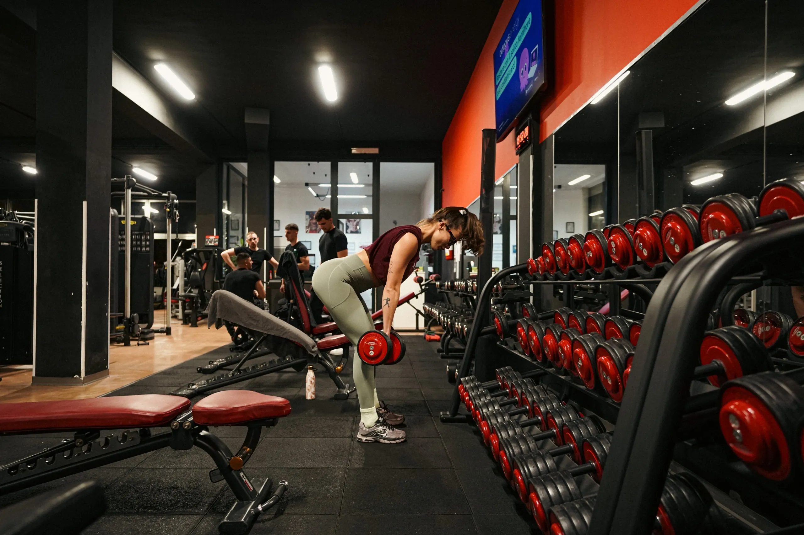 Allenamento nella sala pesi Blackout Gym
